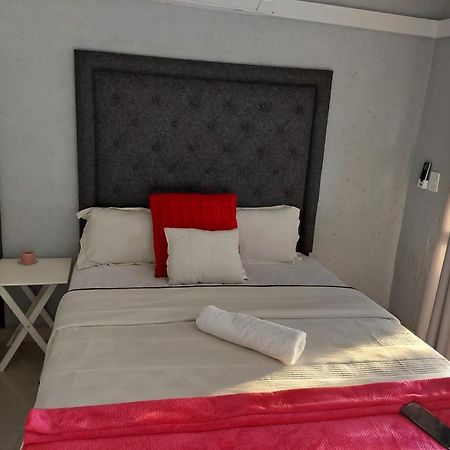 Nsuku Bed And Breakfast Thulamahashi Екстер'єр фото