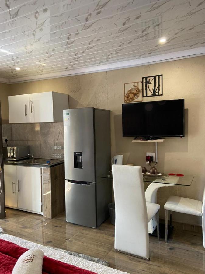 Nsuku Bed And Breakfast Thulamahashi Екстер'єр фото